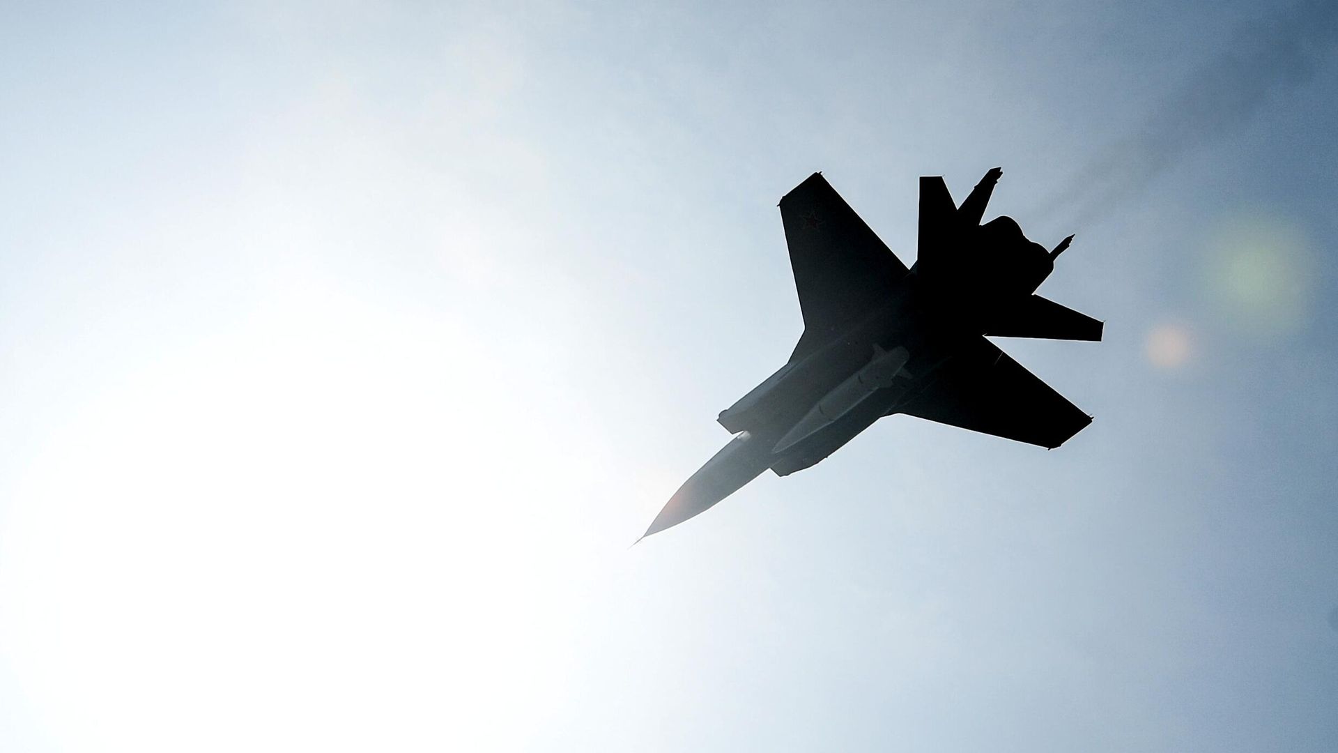 Многоцелевой истребитель МиГ-31 с гиперзвуковой ракетой Кинжал - РИА Новости, 1920, 06.01.2024