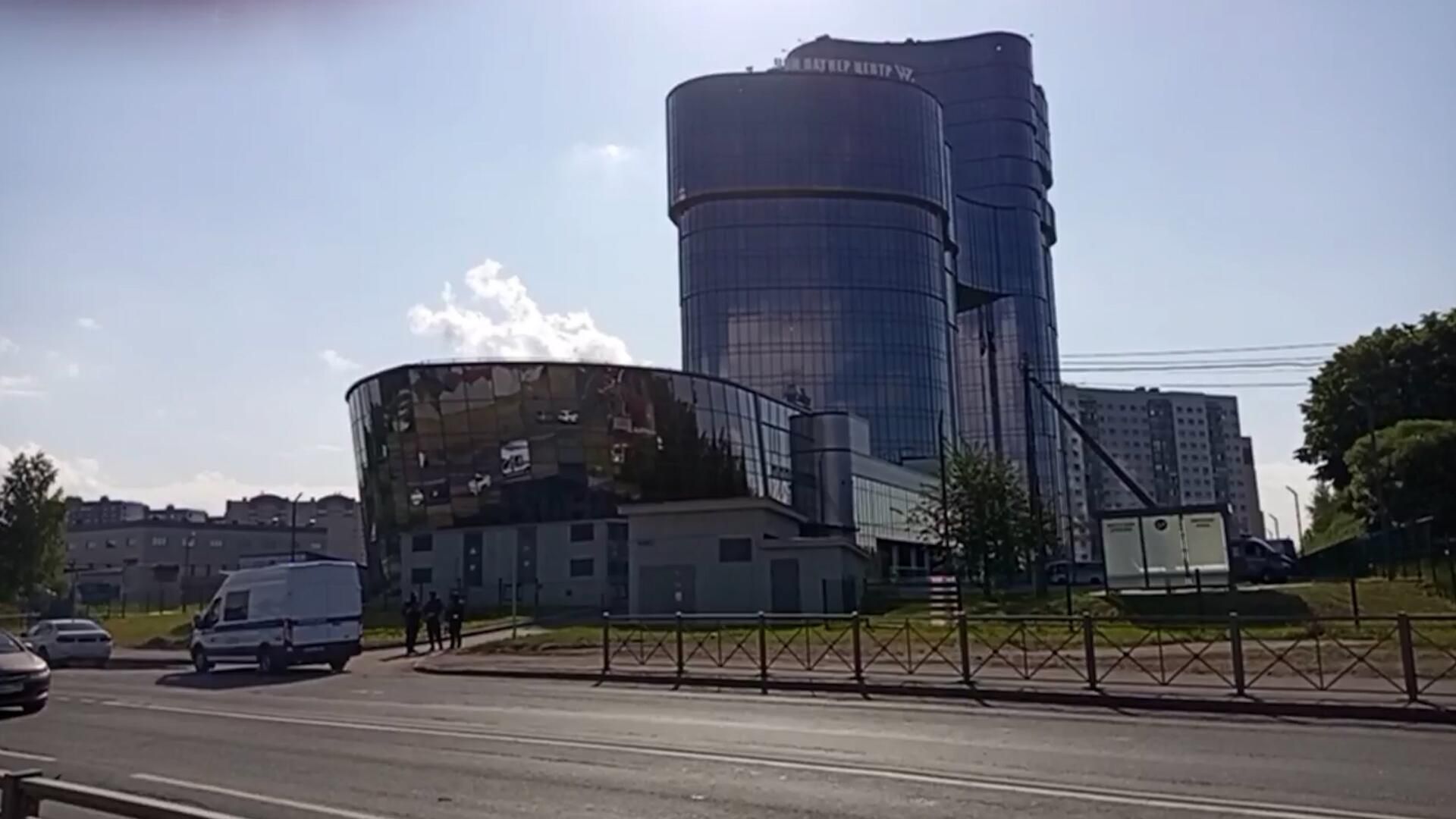 Силовики у здания ЧВК Вагнер Центра на Зольной улице в Петербурге Силовики у здания ЧВК Вагнер Центра на Зольной улице в Петербурге - РИА Новости, 1920, 24.06.2023