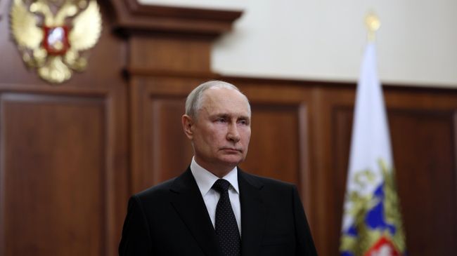 Президент РФ Владимир Путин во время обращения к гражданам России