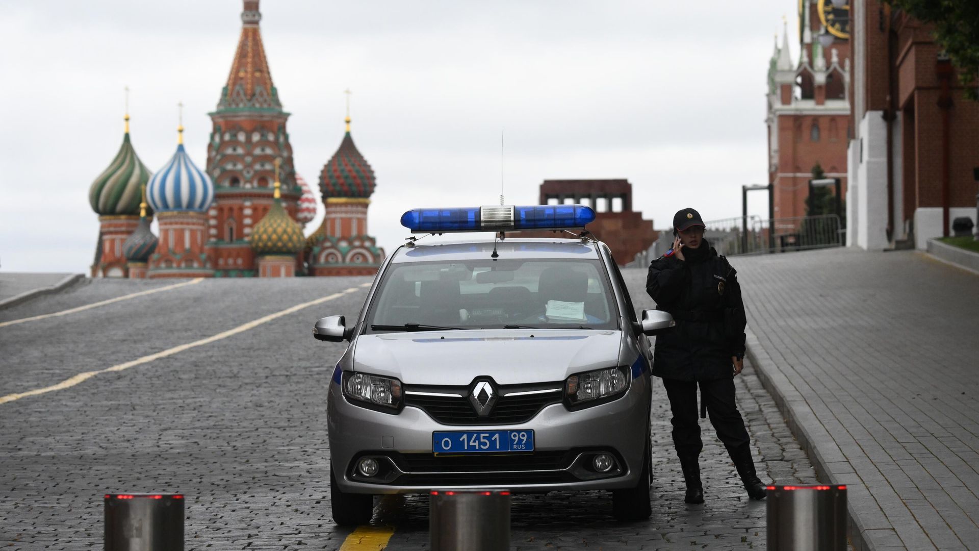 Сотрудница полиции на Красной площади в Москве Сотрудница полиции на Красной площади в Москве - РИА Новости, 1920, 28.07.2023