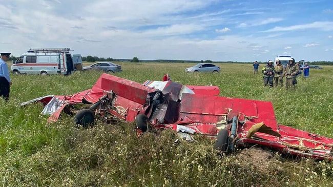 На месте крушения спортивно-тренировочного самолета Як-52 в Ступино На месте крушения спортивно-тренировочного самолета Як-52 в Ступино