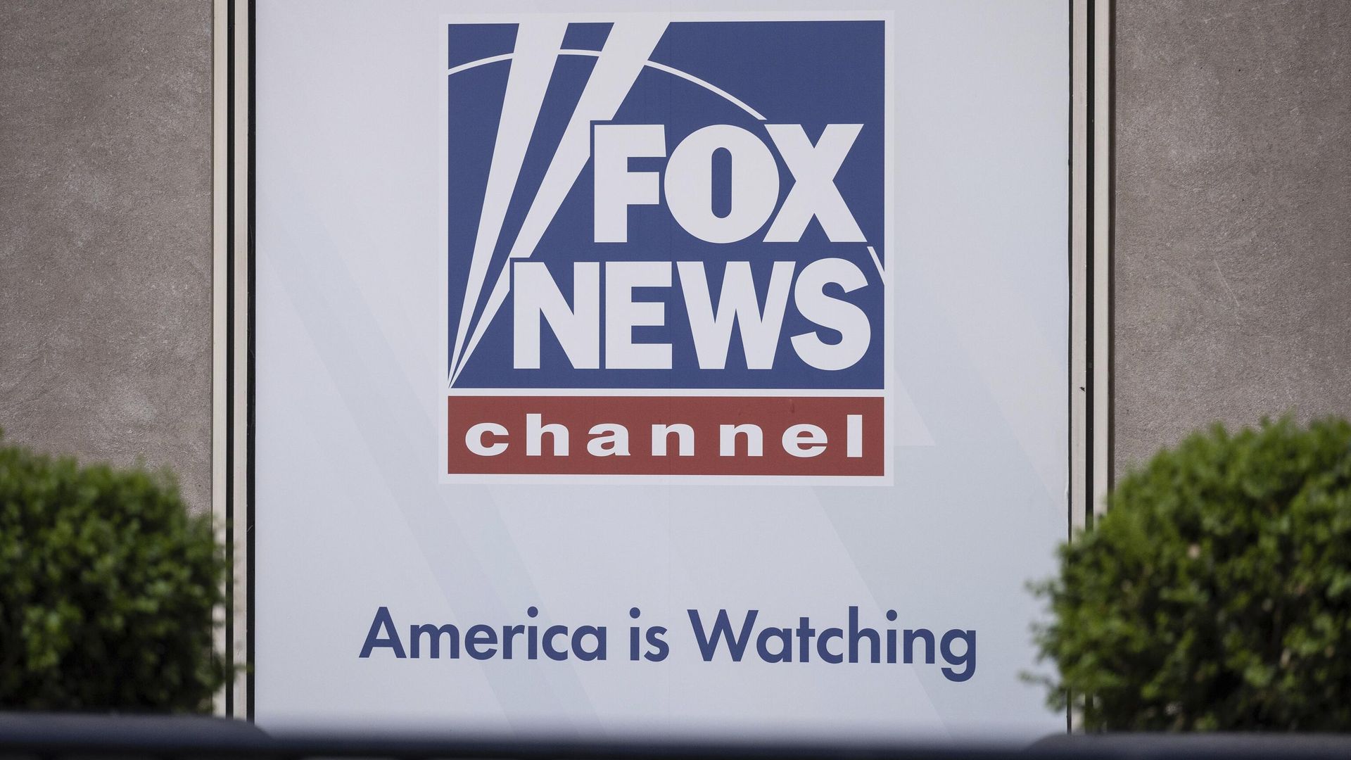 Логотип Fox News на здании штаб-квартиры канала в Нью-Йорке Логотип Fox News на здании штаб-квартиры канала в Нью-Йорке - РИА Новости, 1920, 26.06.2023