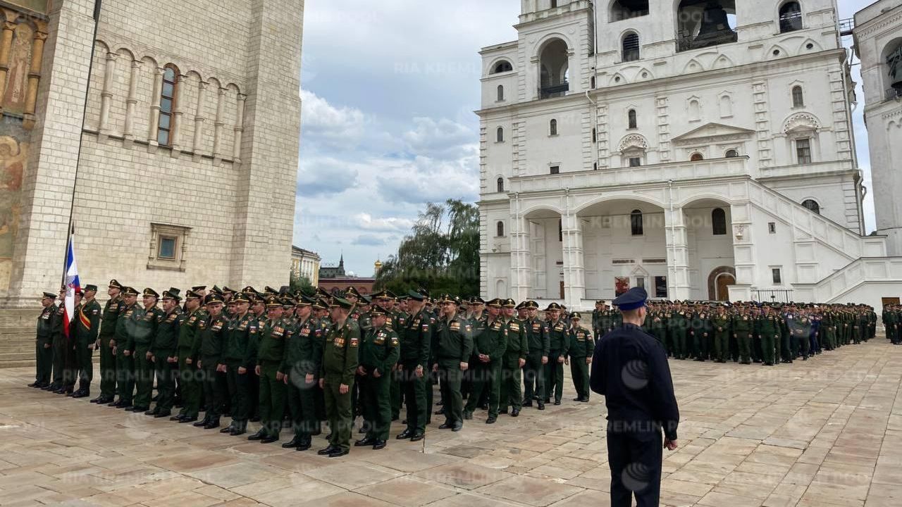 Подготовка к выступлению на Соборной площади Кремля Подготовка к выступлению на Соборной площади Кремля - РИА Новости, 1920, 27.06.2023