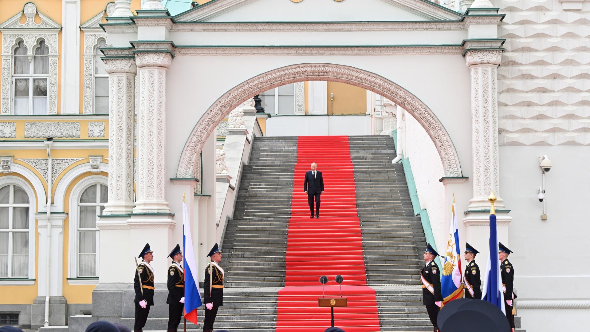 Президент РФ Владимир Путин перед обращением к подразделениям Минобороны, Росгвардии, МВД, ФСБ и ФСО Президент РФ Владимир Путин перед обращением к подразделениям Минобороны, Росгвардии, МВД, ФСБ и ФСО - РИА Новости, 1920, 27.06.2023