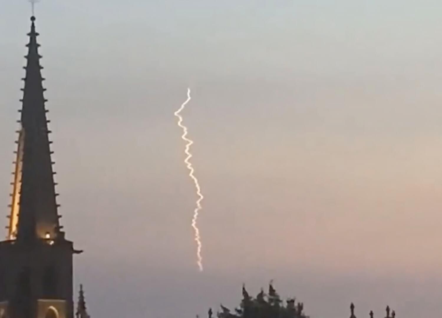 Кадр видео предполагаемого испытания гиперзвукового боевого блока V-MAX Кадр видео предполагаемого испытания гиперзвукового боевого блока V-MAX - РИА Новости, 1920, 07.07.2023
