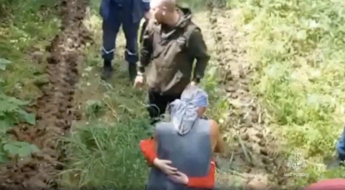 Спасатели нашли 10-летнего мальчика, пропавшего в тайге Приамурья. Кадр видео Спасатели нашли 10-летнего мальчика, пропавшего в тайге Приамурья. Кадр видео - РИА Новости, 1920, 28.06.2023