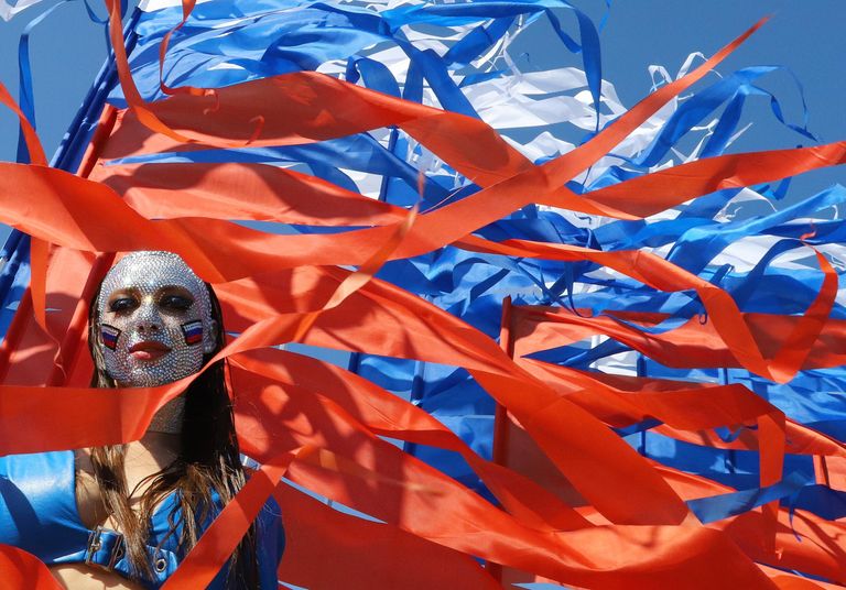Участница праздничных мероприятий, приуроченных ко Дню России, в Санкт-Петербурге Участница праздничных мероприятий, приуроченных ко Дню России, в Санкт-Петербурге