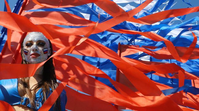 Участница праздничных мероприятий, приуроченных ко Дню России, в Санкт-Петербурге Участница праздничных мероприятий, приуроченных ко Дню России, в Санкт-Петербурге