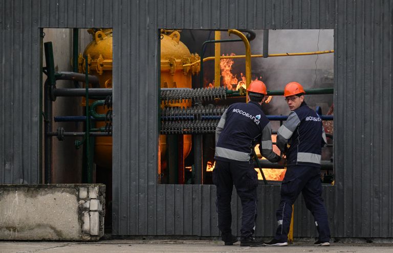 Сотрудники АО Мособлгаз во время комплексных демонстрационных учений по ликвидации крупномасштабной чрезвычайной ситуации на полигоне Ногинского ордена Жукова спасательного центра Министерства Российской Федерации по делам гражданской обороны, чрезвычайным ситуациям и ликвидации последствий стихийных бедствий Сотрудники АО Мособлгаз во время комплексных демонстрационных учений по ликвидации крупномасштабной чрезвычайной ситуации на полигоне Ногинского ордена Жукова спасательного центра Министерства Российской Федерации по делам гражданской обороны, чрезвычайным ситуациям и ликвидации последствий стихийных бедствий