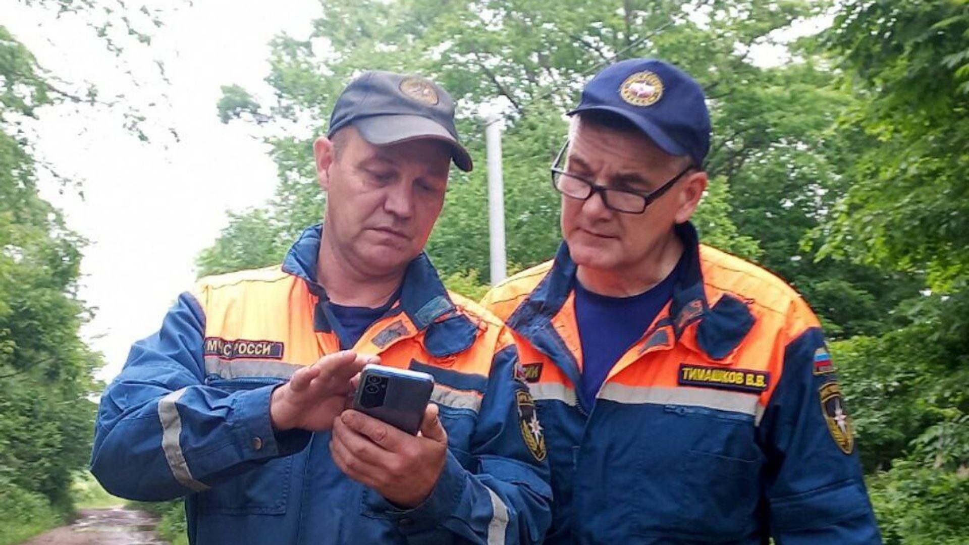 Сотрудники МЧС во время поисковой операции в Еврейской автономной области Сотрудники МЧС во время поисковой операции в Еврейской автономной области - РИА Новости, 1920, 29.06.2023