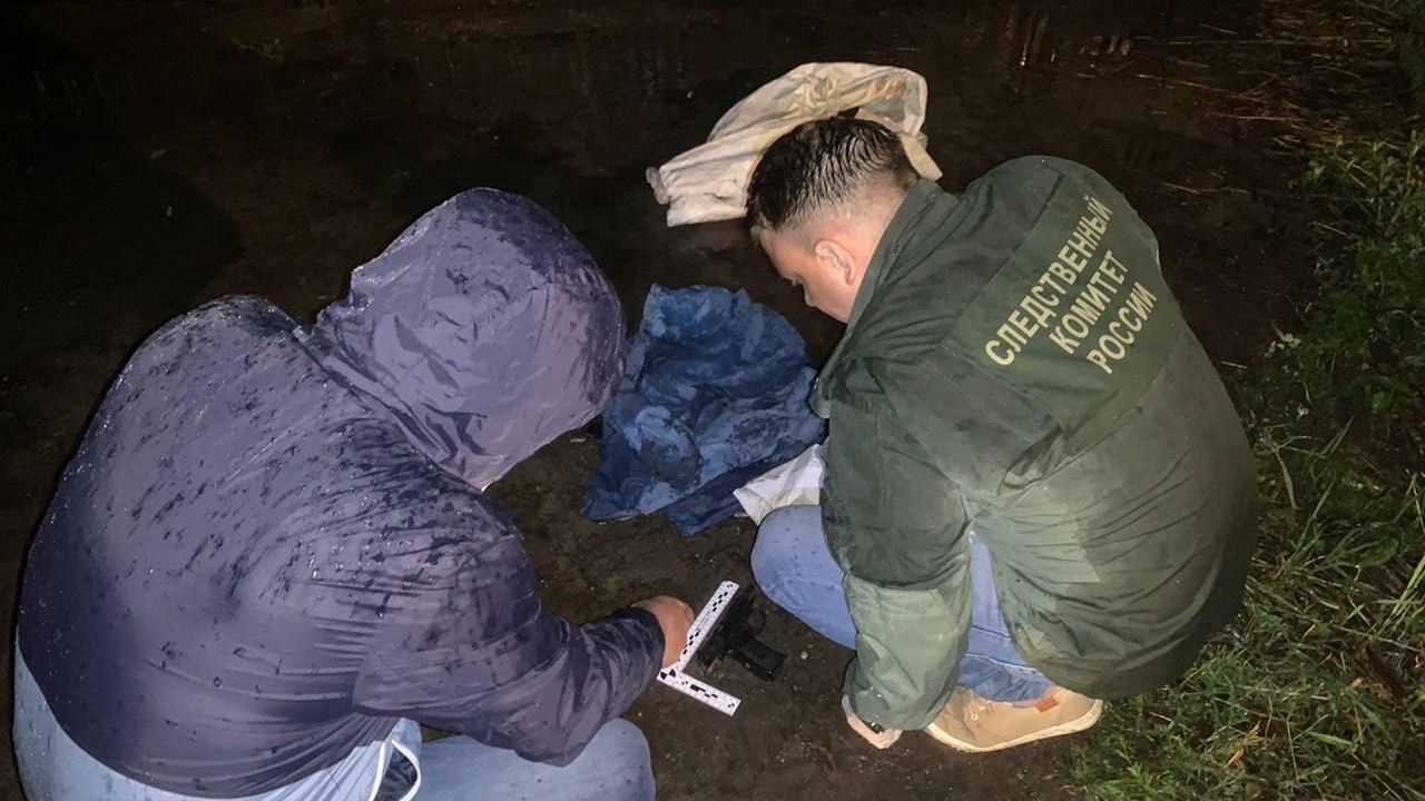 Сотрудники правоохранительных органов на месте убийства полицейского в Орехово-Зуево Сотрудники правоохранительных органов на месте убийства полицейского в Орехово-Зуево - РИА Новости, 1920, 29.06.2023
