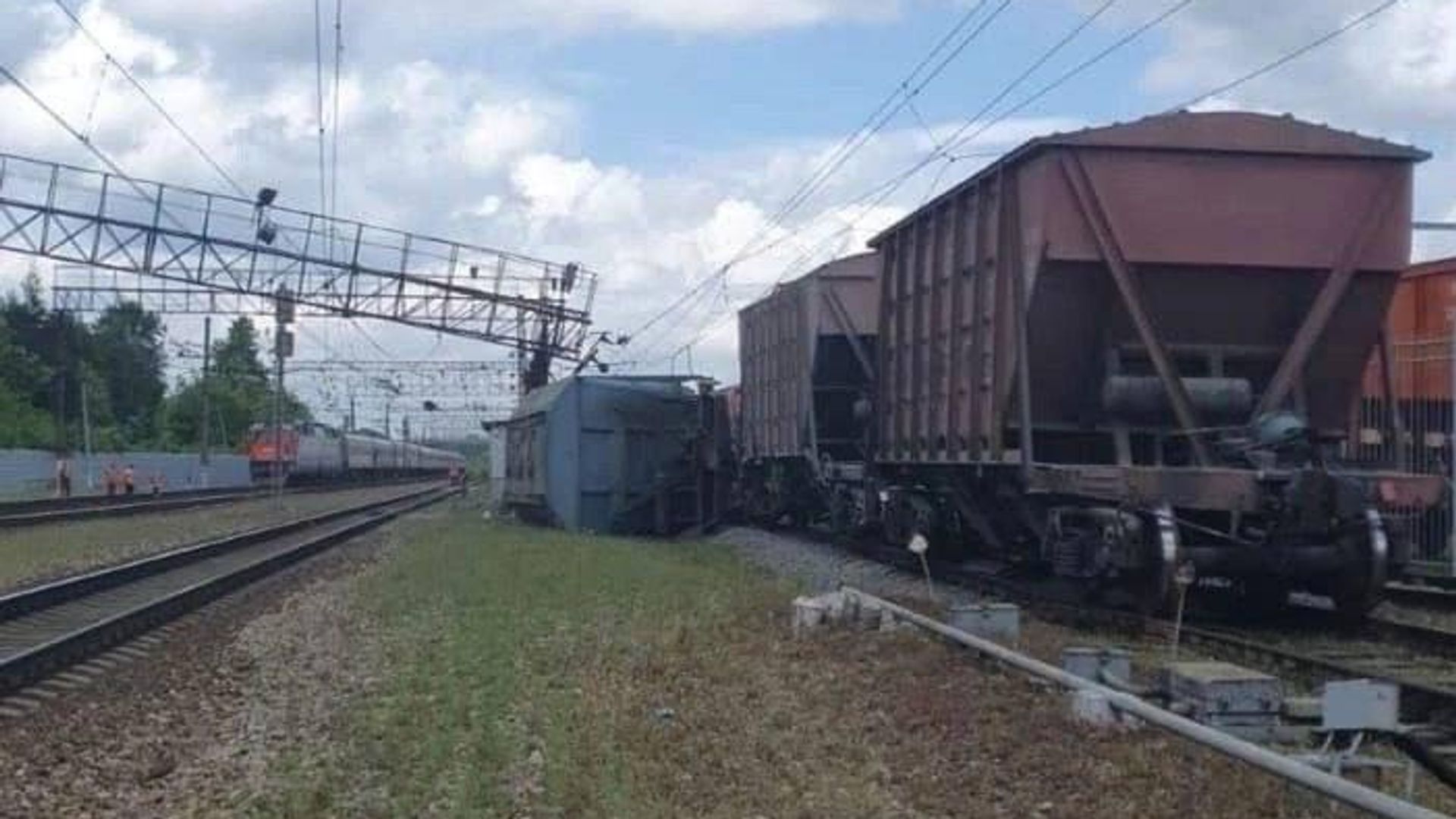 На месте схода грузовых вагонов в Бирюлево На месте схода грузовых вагонов в Бирюлево - РИА Новости, 1920, 29.06.2023