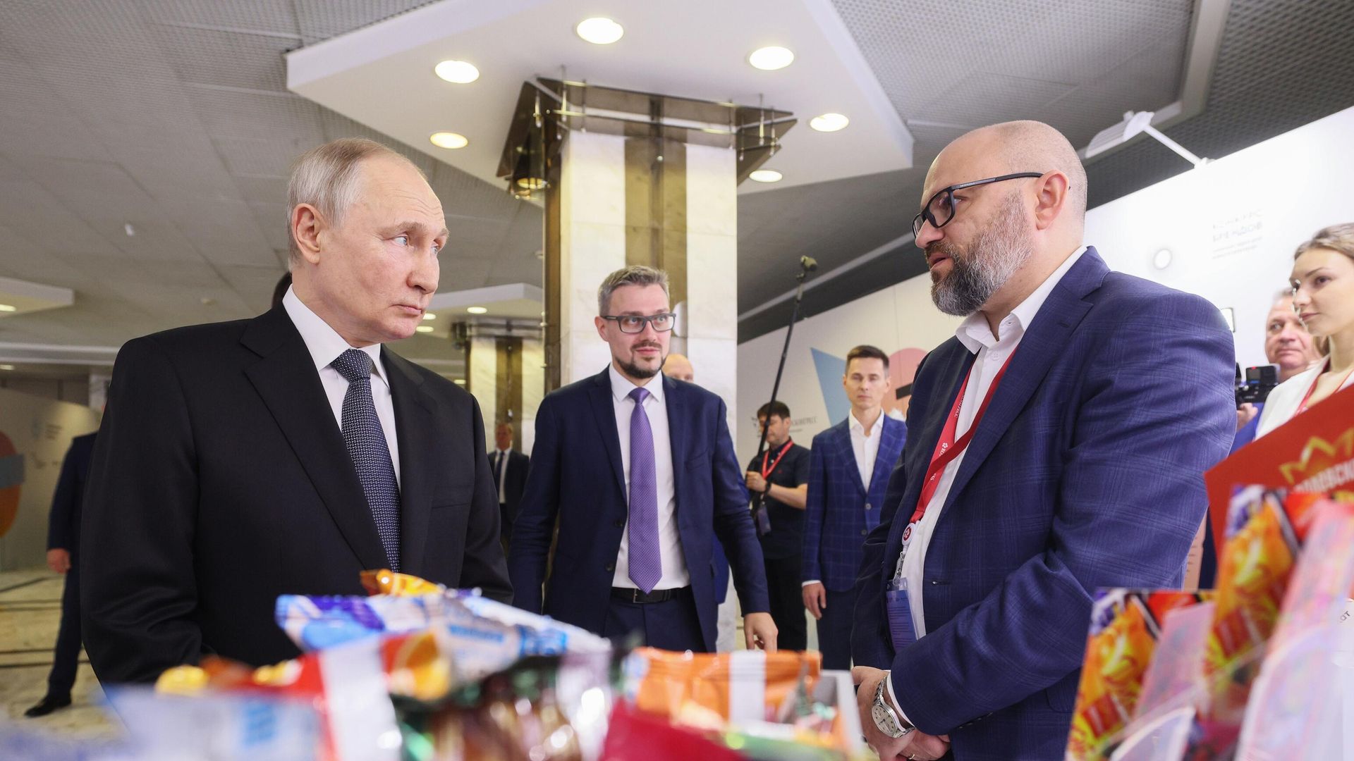 Президент РФ Владимир Путин посещает выставку перспективных отечественных компаний на площадке форума Сильные идеи для нового времени 2023 в Москве - РИА Новости, 1920, 29.06.2023