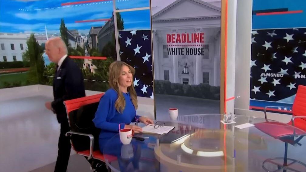Президент США Джо Байден после интервью телеканалу MSNBC Президент США Джо Байден после интервью телеканалу MSNBC - РИА Новости, 1920, 30.06.2023