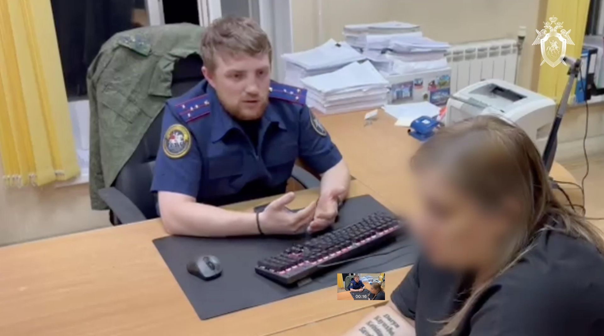 Жительница Екатеринбурга, подозреваемая в совершении убийства малолетнего. Кадр видео Жительница Екатеринбурга, подозреваемая в совершении убийства малолетнего. Кадр видео - РИА Новости, 1920, 05.07.2023