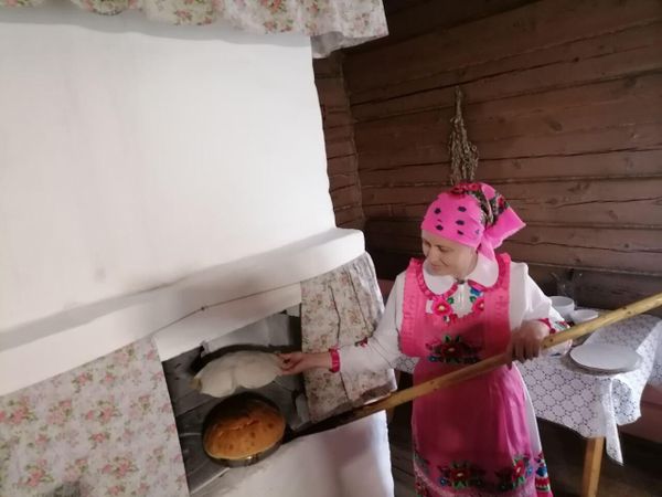 Приготовление традиционного блюда луговых мари в Шоруньжинском этнокультурном комплексе Приготовление традиционного блюда луговых мари в Шоруньжинском этнокультурном комплексе