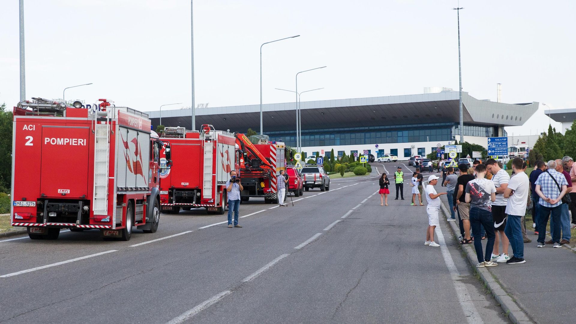 Машины противопожарной службы у аэропорта Кишинева Машины противопожарной службы у аэропорта Кишинева - РИА Новости, 1920, 03.07.2023