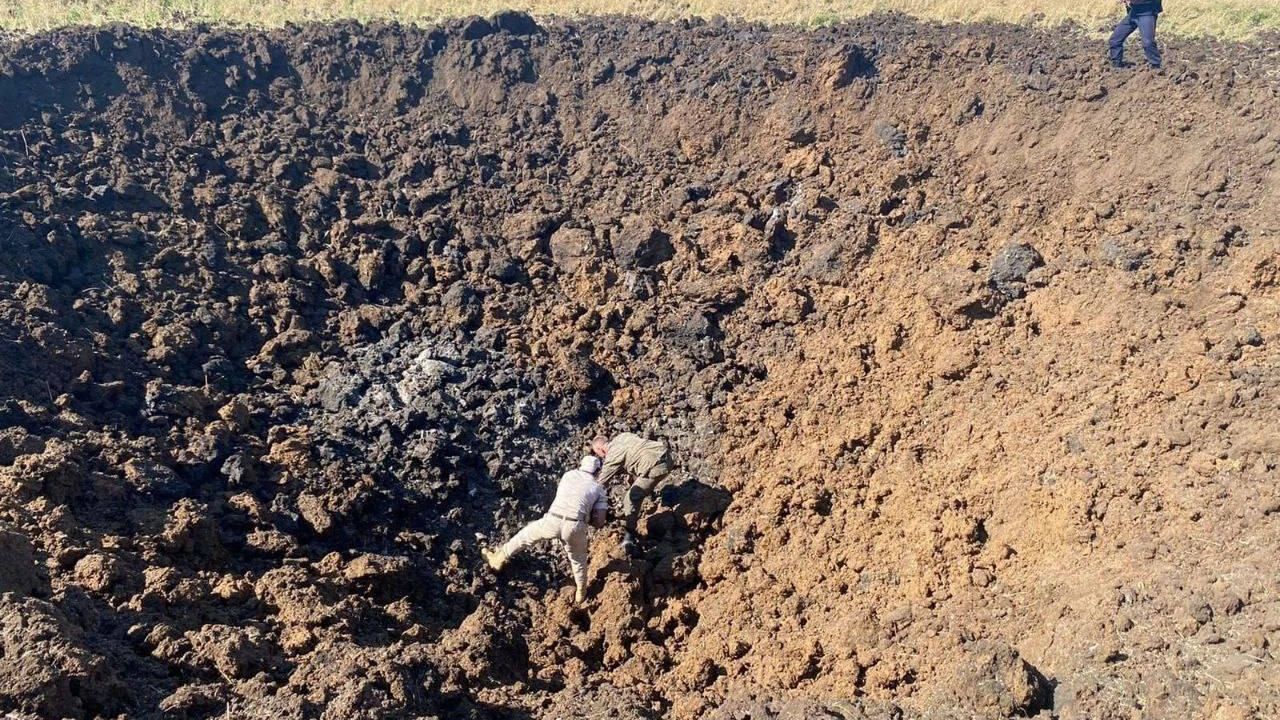 Воронка на месте взрыва в Краснодарском крае Воронка на месте взрыва в Краснодарском крае - РИА Новости, 1920, 02.07.2023