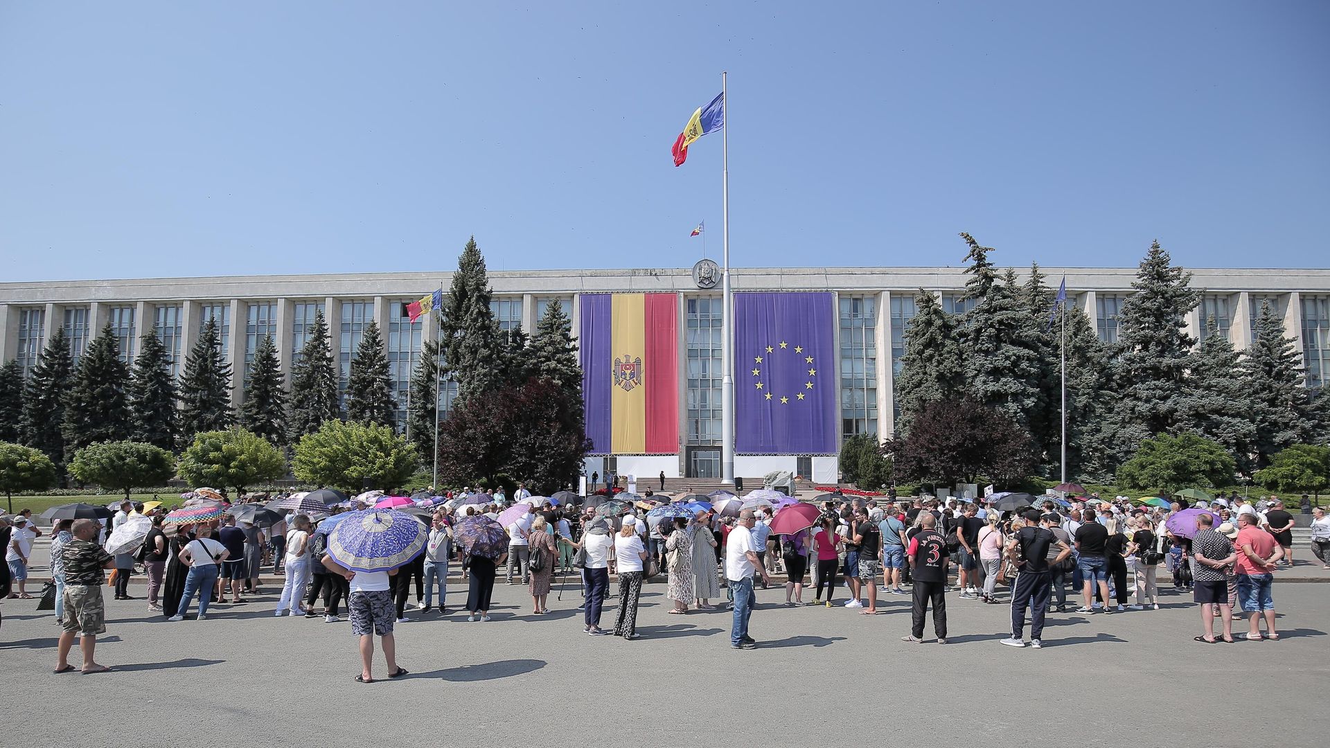 Участники акции протеста молдавской оппозиционной партии Шор у Здания правительства в Кишиневе Участники акции протеста молдавской оппозиционной партии Шор у Здания правительства в Кишиневе - РИА Новости, 1920, 22.05.2024