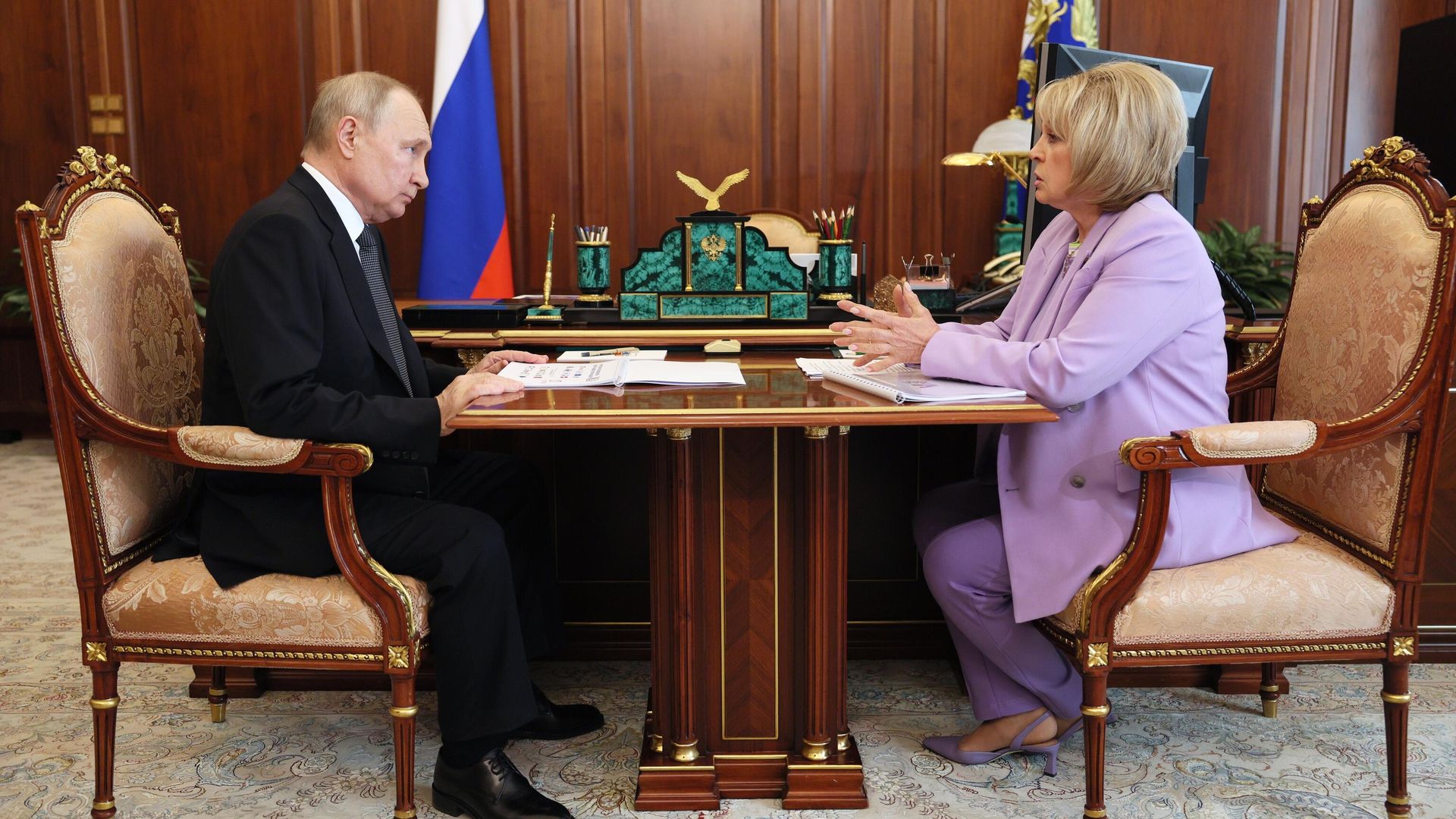Президент РФ Владимир Путин и председатель Центральной избирательной комиссии РФ Элла Памфилова во время встречи Президент РФ Владимир Путин и председатель Центральной избирательной комиссии РФ Элла Памфилова во время встречи - РИА Новости, 1920, 03.07.2023