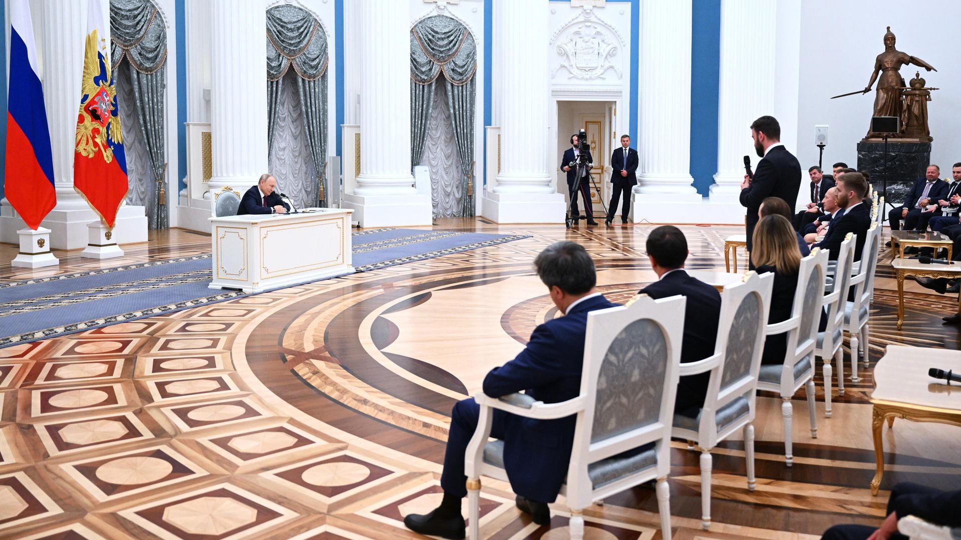 Президент РФ Владимир Путин на встрече с выпускниками РАНХиГС в Кремле Президент РФ Владимир Путин на встрече с выпускниками РАНХиГС в Кремле - РИА Новости, 1920, 04.07.2023