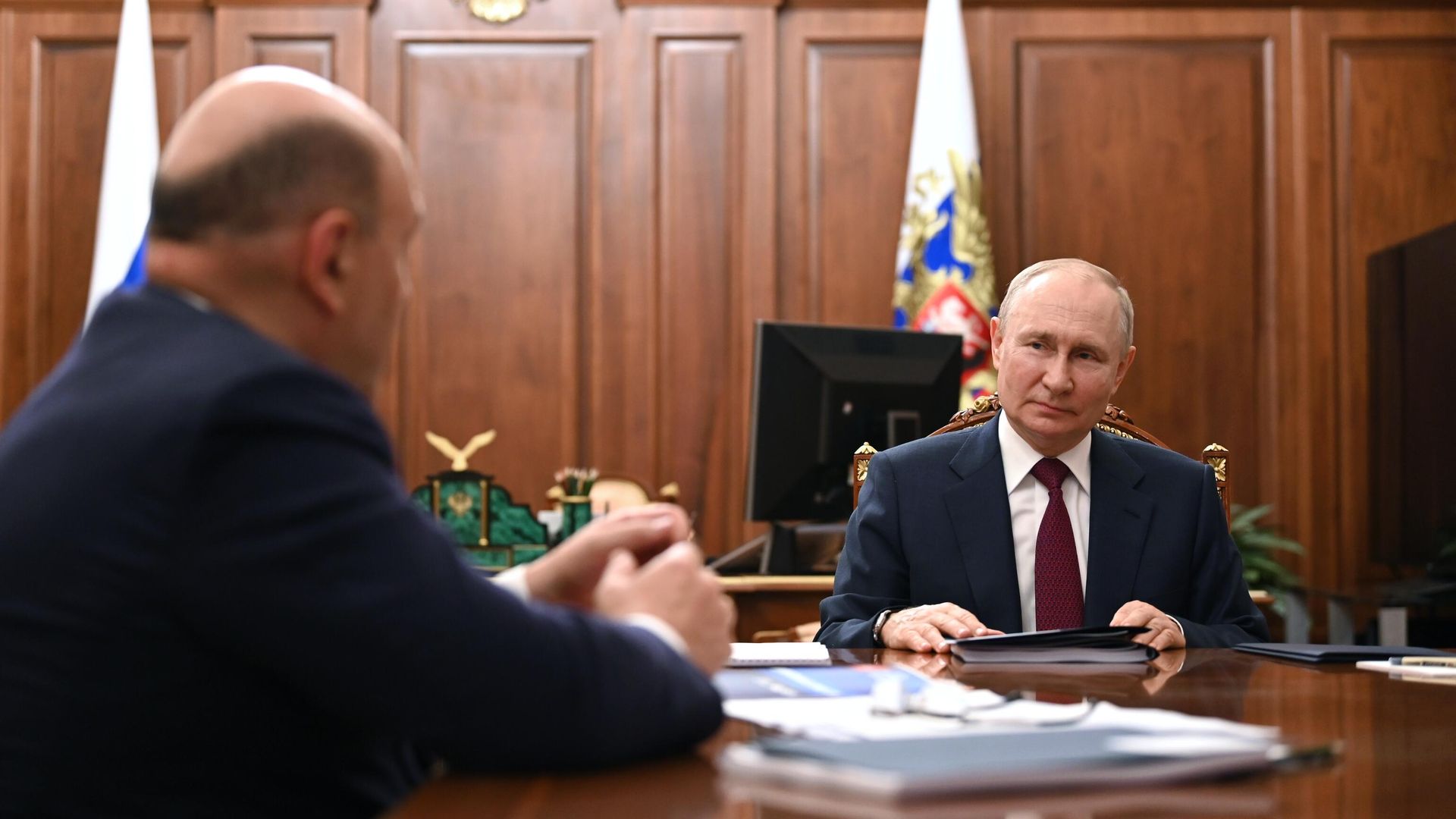 Президент РФ Владимир Путин и председатель правительства РФ Михаил Мишустин во время рабочей встречи в Кремле Президент РФ Владимир Путин и председатель правительства РФ Михаил Мишустин во время рабочей встречи в Кремле - РИА Новости, 1920, 05.07.2023