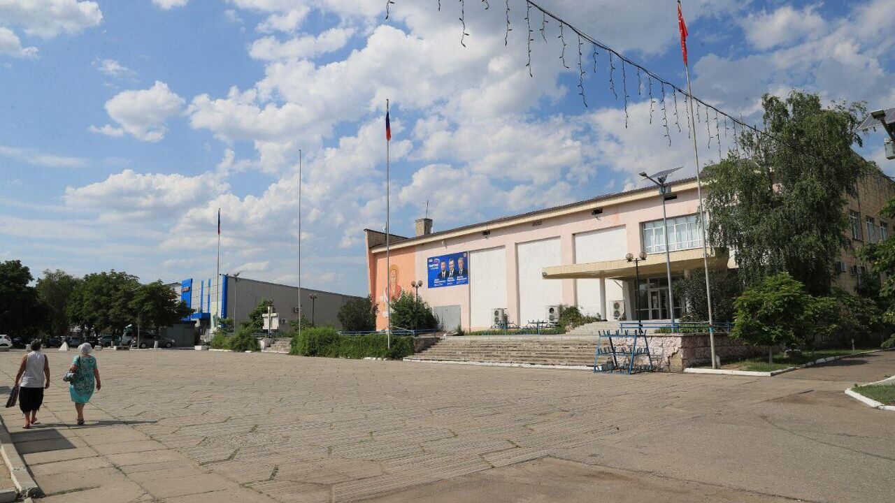 Центральная площадь в райцентре ЛНР Центральная площадь в райцентре ЛНР - РИА Новости, 1920, 05.07.2023