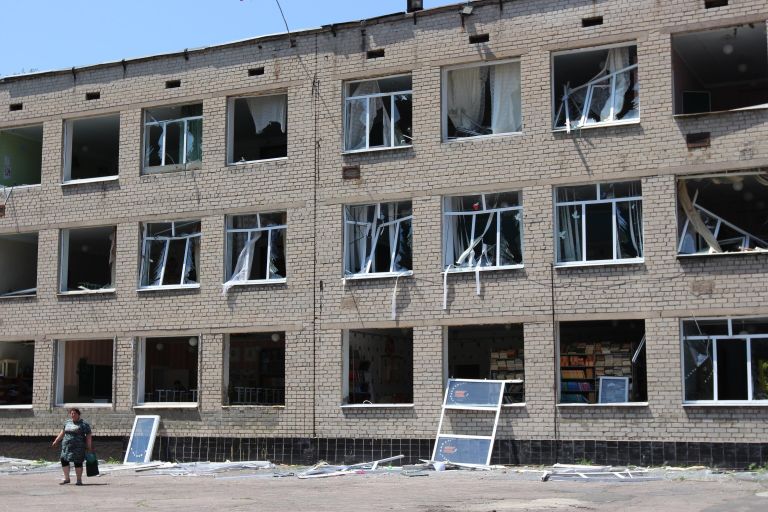 Разрушения в средней школе № 8 в результате обстрела ВСУ города Макеевки Разрушения в средней школе № 8 в результате обстрела ВСУ города Макеевки