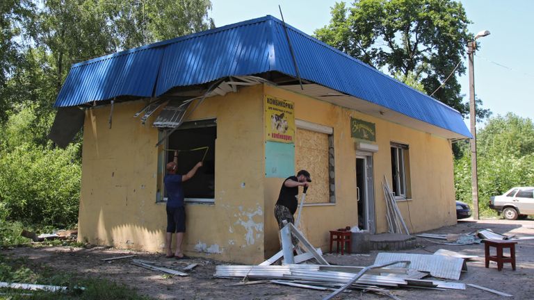 Задание магазина комбикормов, пострадавшее от обстрела ВСУ города Макеевки Задание магазина комбикормов, пострадавшее от обстрела ВСУ города Макеевки