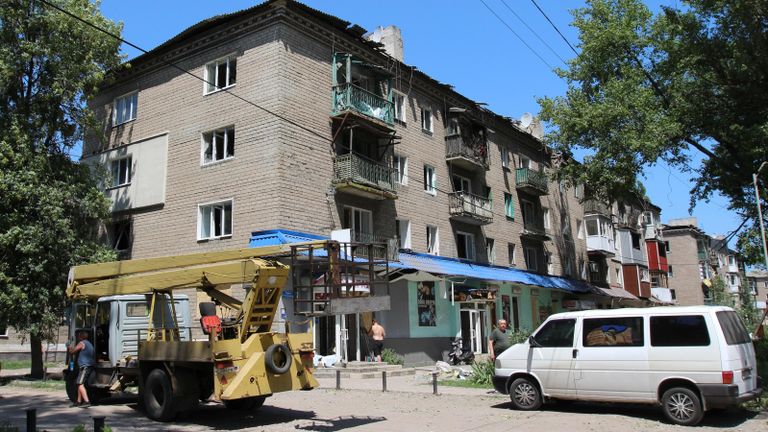Жилой дом с разрушениями после обстрела ВСУ города Макеевки Жилой дом с разрушениями после обстрела ВСУ города Макеевки