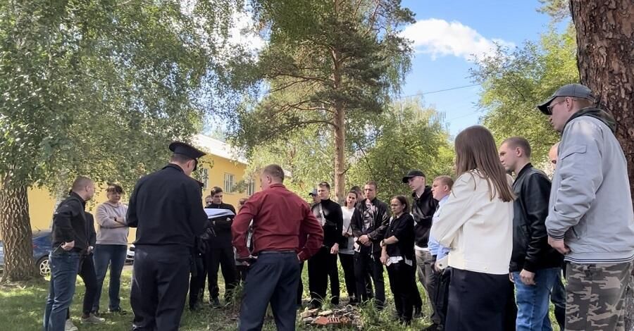 Полицейские и волонтеры ищут пропавшего ребенка в Екатеринбурге Полицейские и волонтеры ищут пропавшего ребенка в Екатеринбурге - РИА Новости, 1920, 05.07.2023