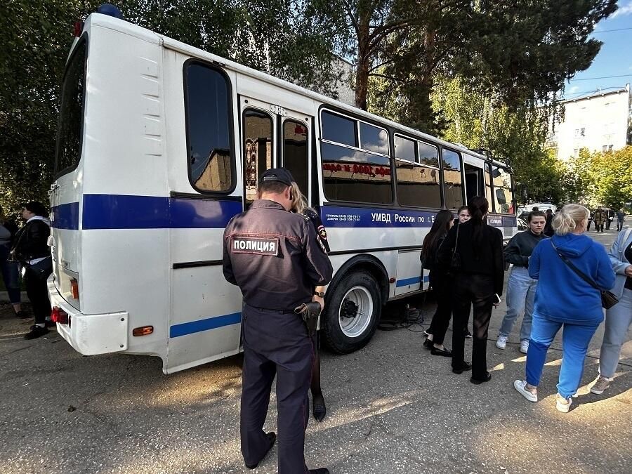 В поисках пропавшего в Екатеринбурге мальчика были задействованы пару тысяч человек В поисках пропавшего в Екатеринбурге мальчика были задействованы пару тысяч человек - РИА Новости, 1920, 05.07.2023