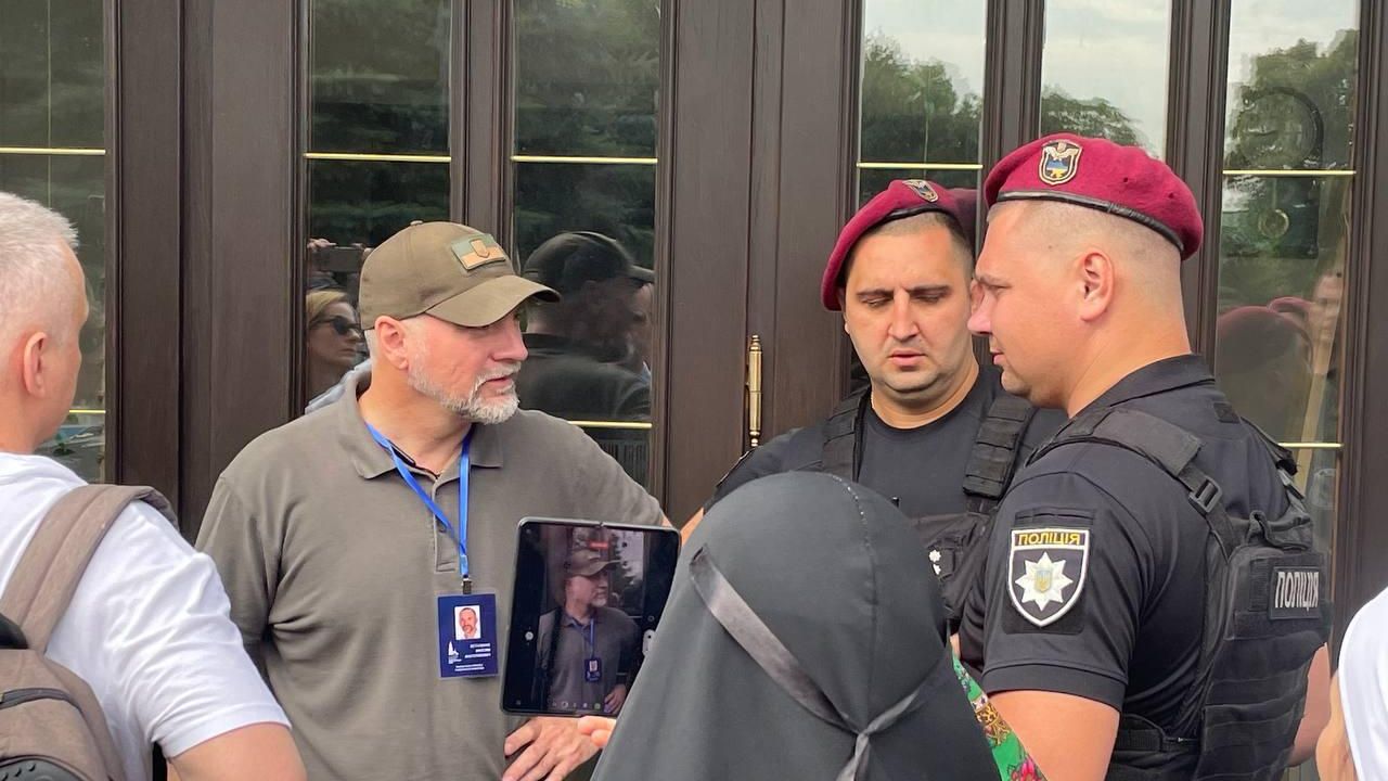 Комиссия Минкультуры Украины сегодня утром приехала в Киево-Печерскую лавру в сопровождении полиции Комиссия Минкультуры Украины сегодня утром приехала в Киево-Печерскую лавру в сопровождении полиции - РИА Новости, 1920, 07.07.2023