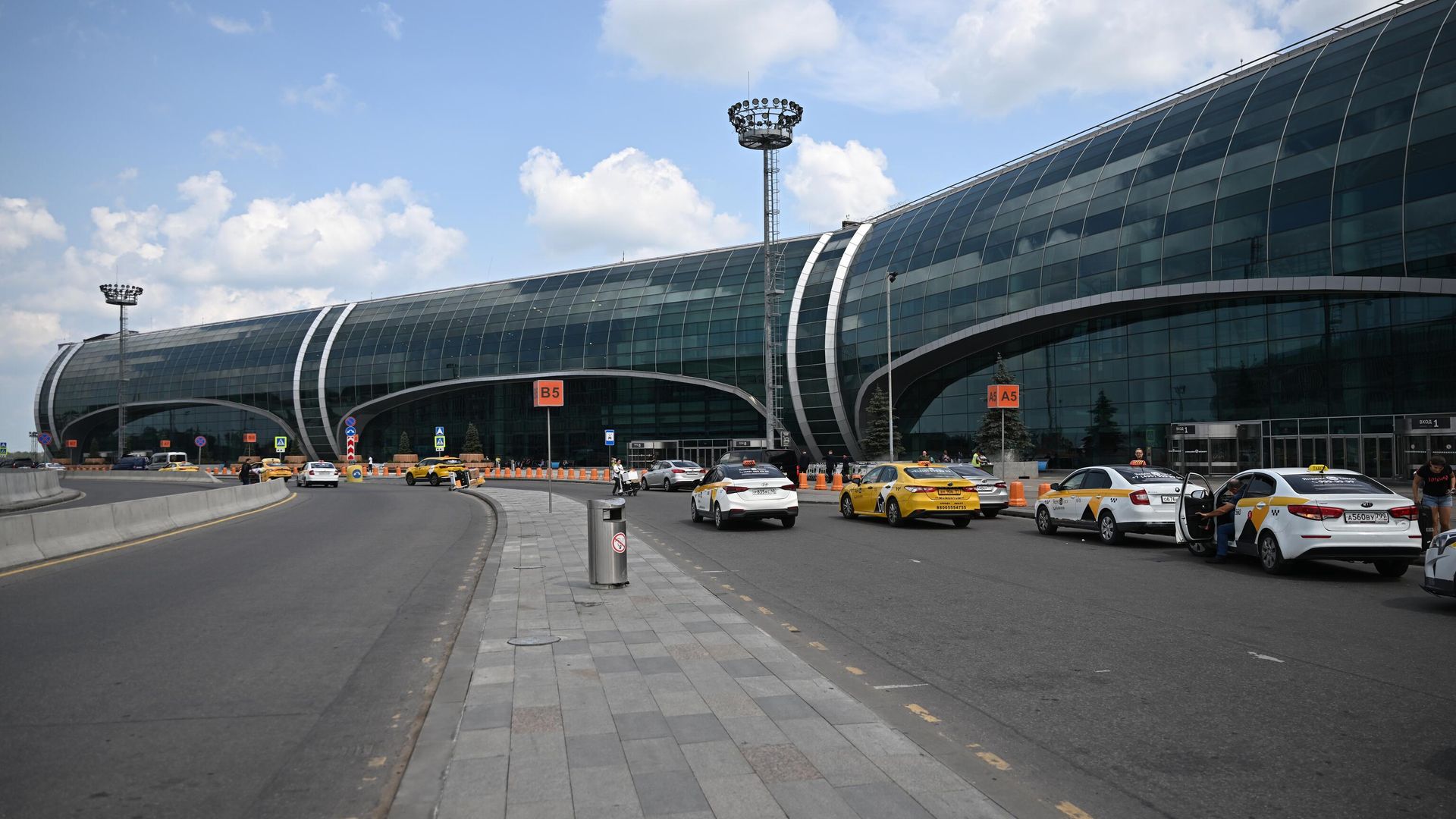 Новый сегмент пассажирского терминала московского аэропорта Домодедово Новый сегмент пассажирского терминала московского аэропорта Домодедово - РИА Новости, 1920, 28.07.2026