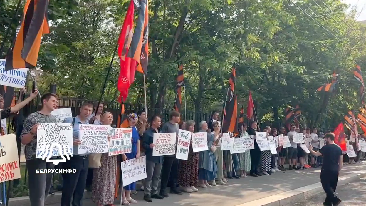 Митинг в поддержку правозащитника, главы Российского антиглобалистского движения Александра Ионова прошел в Москве у посольства США Митинг в поддержку правозащитника, главы Российского антиглобалистского движения Александра Ионова прошел в Москве у посольства США - РИА Новости, 1920, 06.07.2023