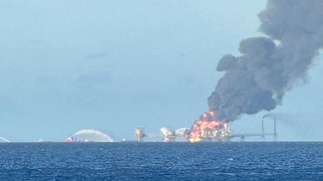 Последствия взрыва на морской нефтегазовой платформе в Мексиканском заливе