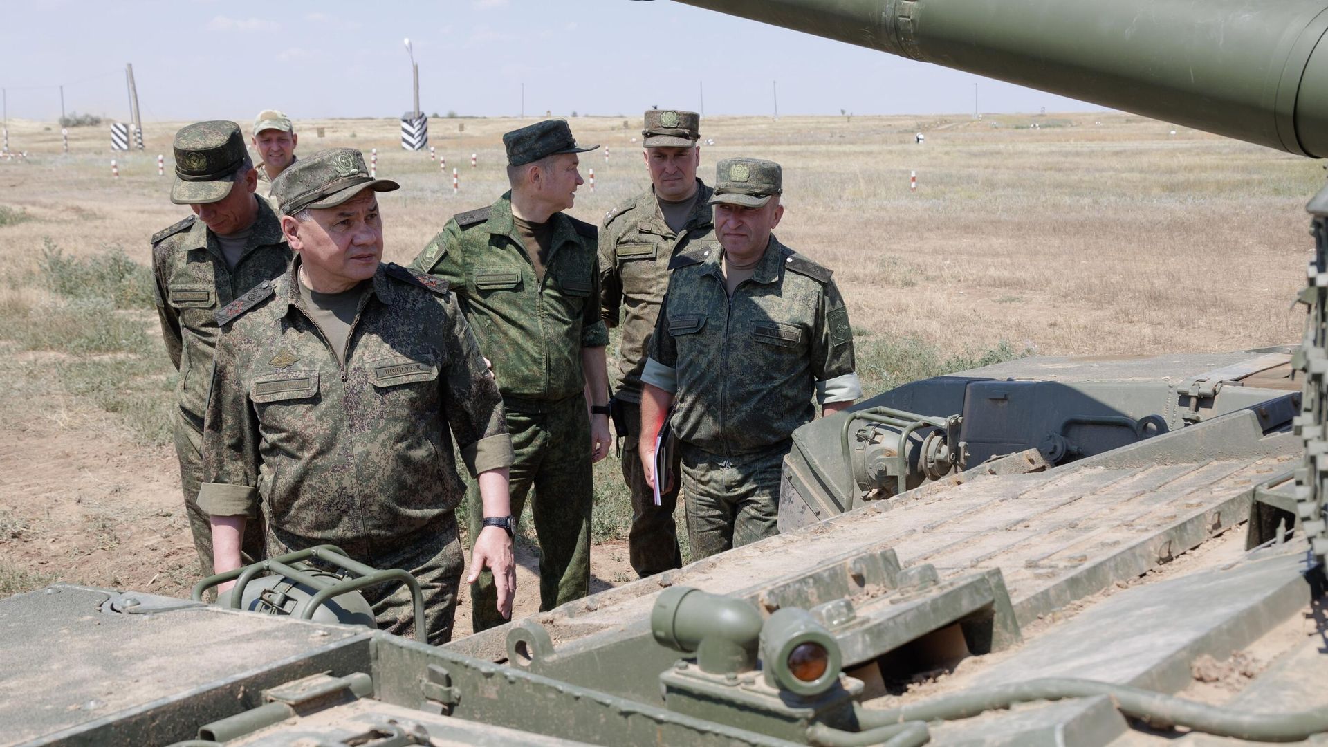 Министр обороны РФ Сергей Шойгу проводит проверку организации боевой подготовки военнослужащих на полигонах Южного военного округа Министр обороны РФ Сергей Шойгу проводит проверку организации боевой подготовки военнослужащих на полигонах Южного военного округа - РИА Новости, 1920, 08.07.2023