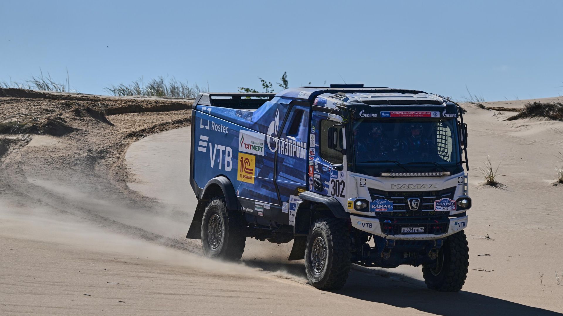 Экипаж команды KAMAZ-Master в составе Эдуарда Николаева и Евгения Яковлева на участке Волгоград - Липецк 9-го этапа ралли Шелковый путь - 2022. Экипаж команды KAMAZ-Master в составе Эдуарда Николаева и Евгения Яковлева на участке Волгоград - Липецк 9-го этапа ралли Шелковый путь - 2022. - РИА Новости, 1920, 08.07.2023