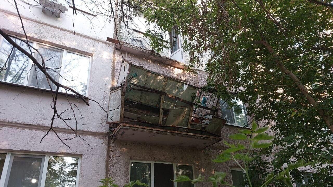 На месте обрушения балкона в Саратове На месте обрушения балкона в Саратове - РИА Новости, 1920, 08.07.2023