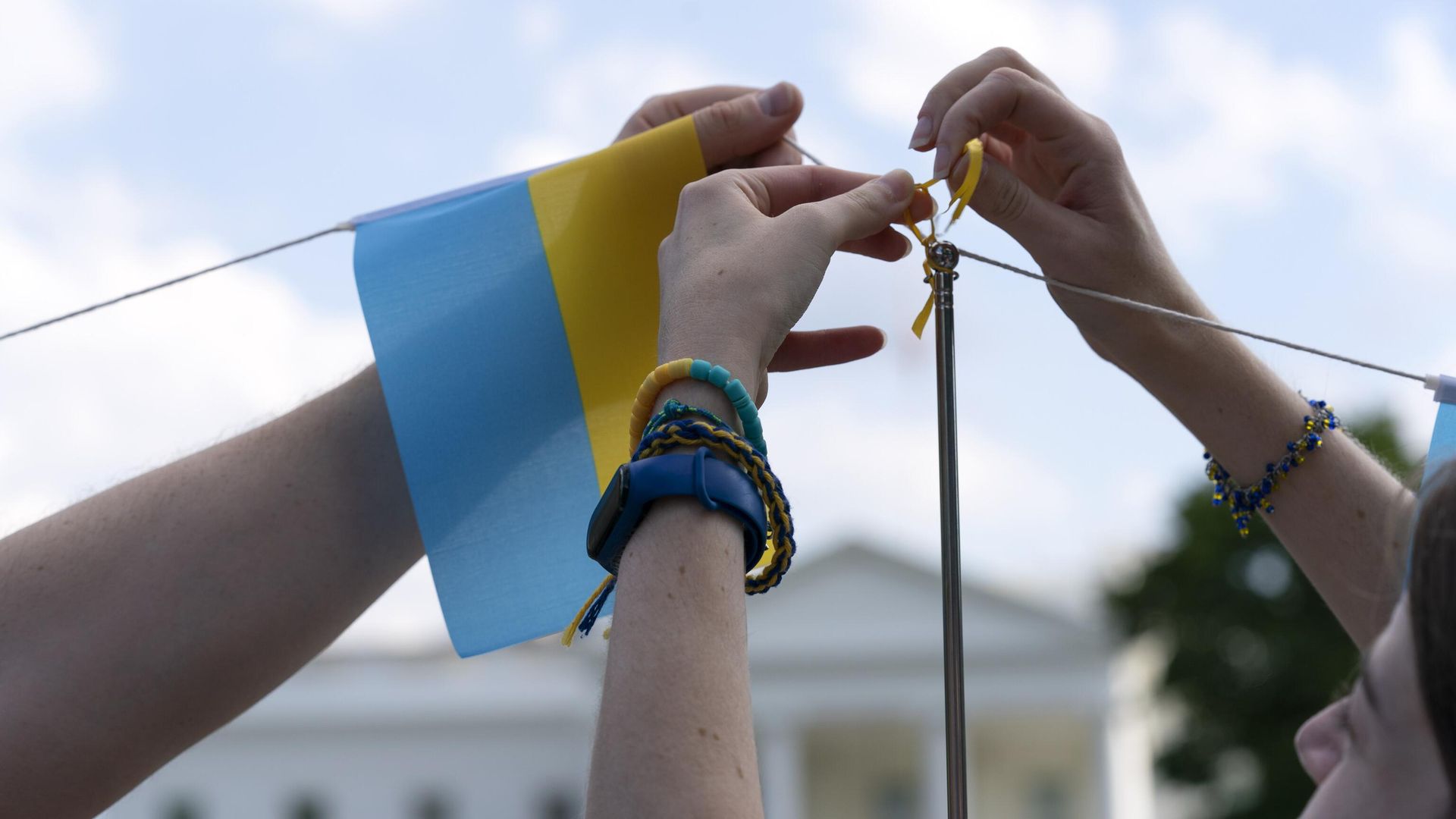 Проукраинские активисты возле Белого дома США Проукраинские активисты возле Белого дома США - РИА Новости, 1920, 18.08.2023