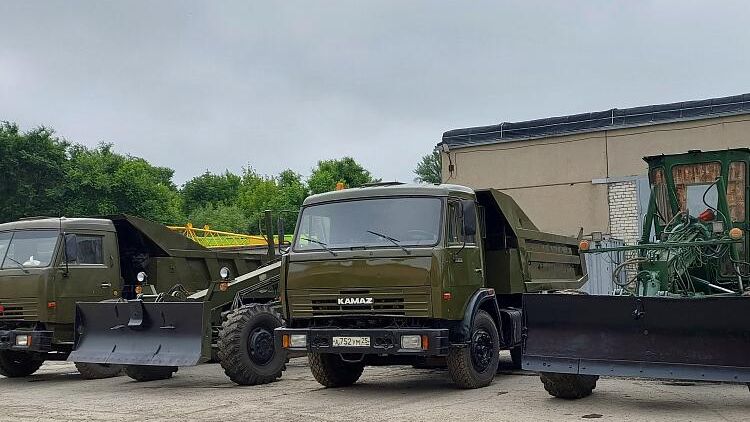 Примавтодор отправил технику для ремонта дорог из Приморья в зону СВО Примавтодор отправил технику для ремонта дорог из Приморья в зону СВО - РИА Новости, 1920, 10.07.2023