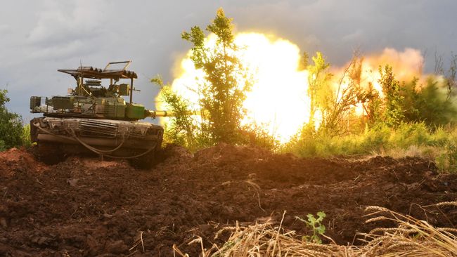 Танк Т-80 военнослужащих ВС России 