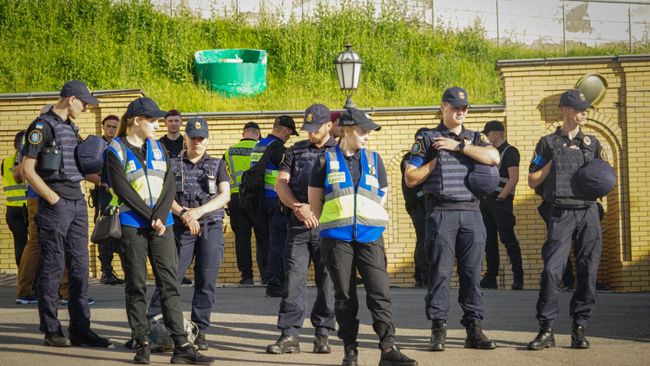 Сотрудники полиции на территории Киево-Печерской лавры