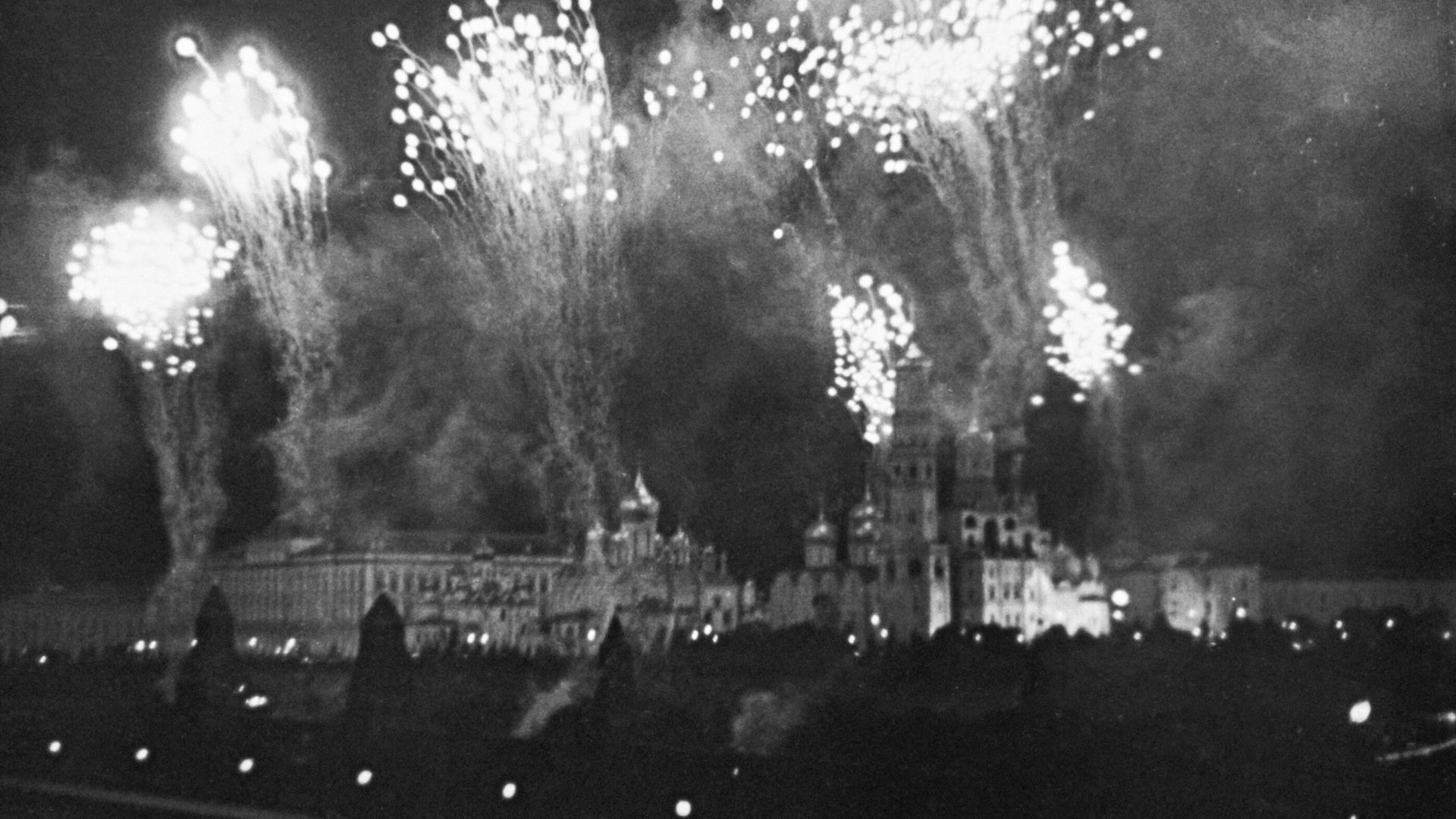 Первый салют в честь городов Орел и Белгород, освобожденных в ходе Курской битвы, был дан вечером 5 августа 1943 года в Москве. Героям в тот день салютовали 24 артиллерийские бригады - РИА Новости, 1920, 27.01.2024