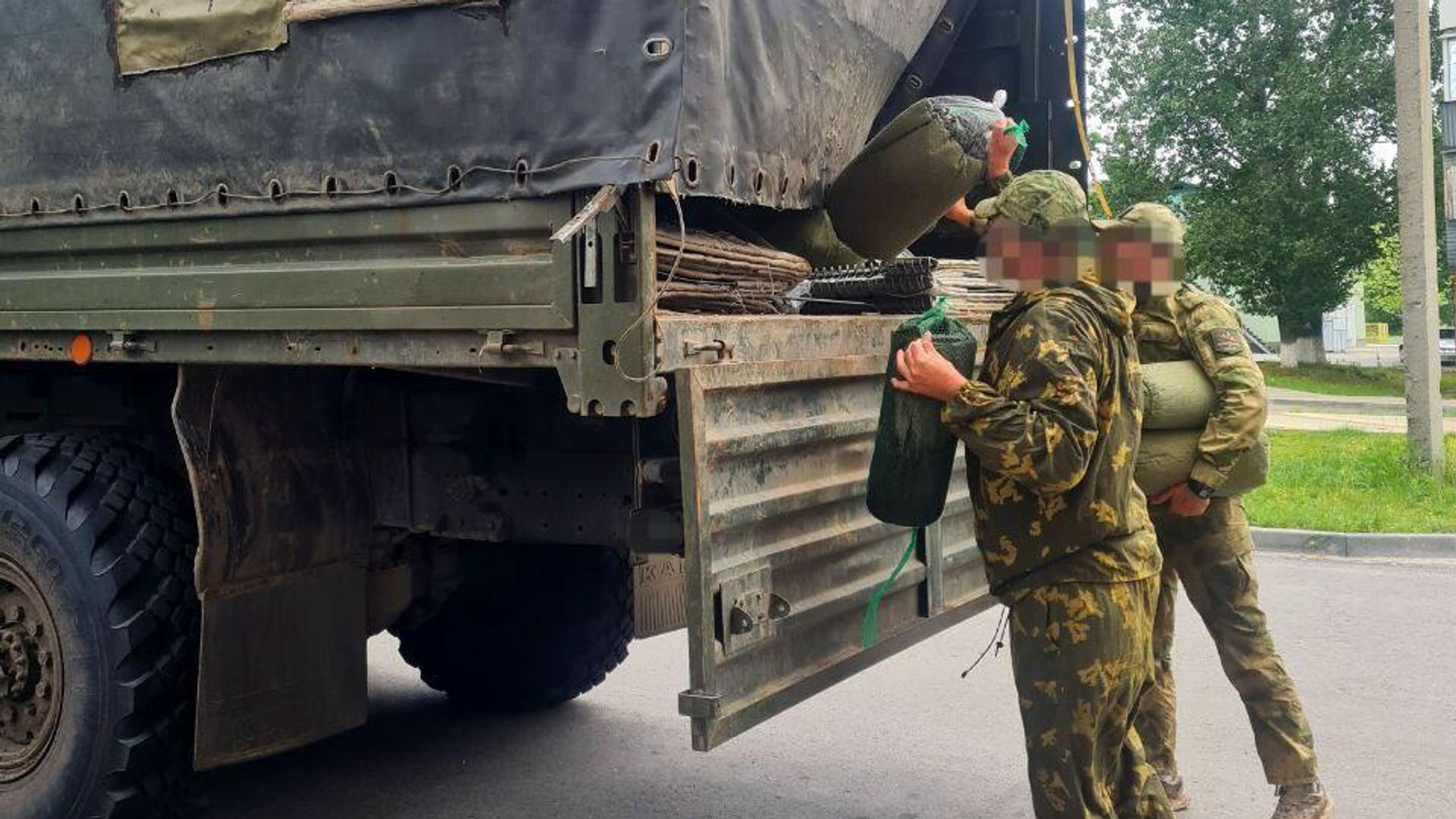 Отправка гуманитарного груза в зону проведения СВО в рамках патриотической акции Работайте, Братья! Лискинский район с Вами! Отправка гуманитарного груза в зону проведения СВО в рамках патриотической акции Работайте, Братья! Лискинский район с Вами! - РИА Новости, 1920, 11.07.2023
