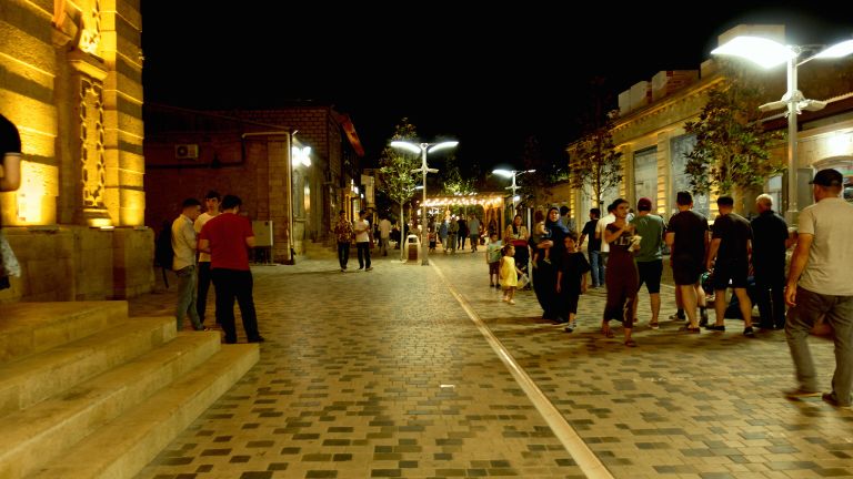 Пешеходная улица в Дербенте Пешеходная улица в Дербенте