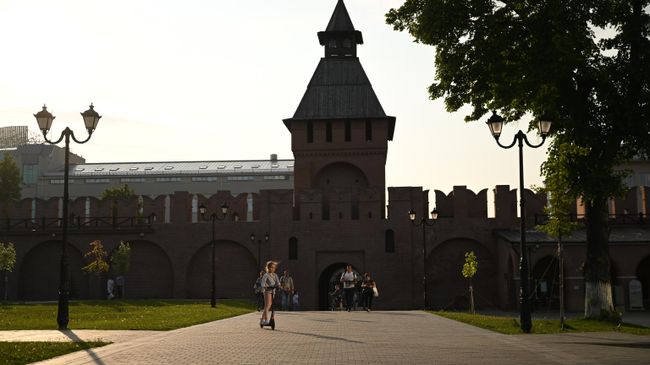 Посетители на территории Тульского Кремля Посетители на территории Тульского Кремля