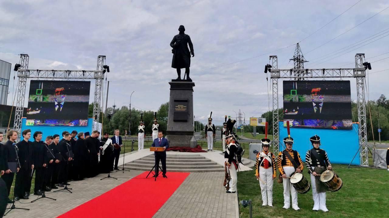 Памятник российскому поэту Державину открыли в Великом Новгороде Памятник российскому поэту Державину открыли в Великом Новгороде - РИА Новости, 1920, 14.07.2023