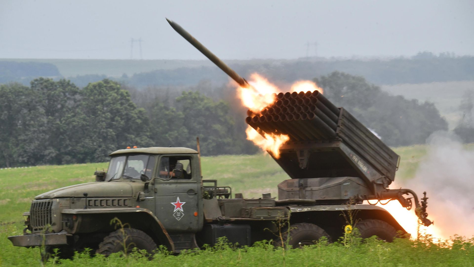 РСЗО БМ-21 Град выполняет боевое задание в зоне проведения СВО РСЗО БМ-21 Град выполняет боевое задание в зоне проведения СВО - РИА Новости, 1920, 19.07.2023