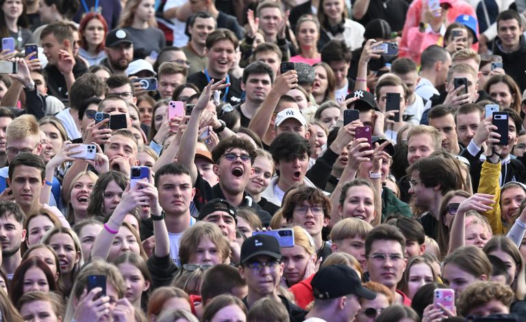 Посетители на фестивале VK FEST 2023 в Центральном парке культуры и отдыха имени Горького в Москве Посетители на фестивале VK FEST 2023 в Центральном парке культуры и отдыха имени Горького в Москве